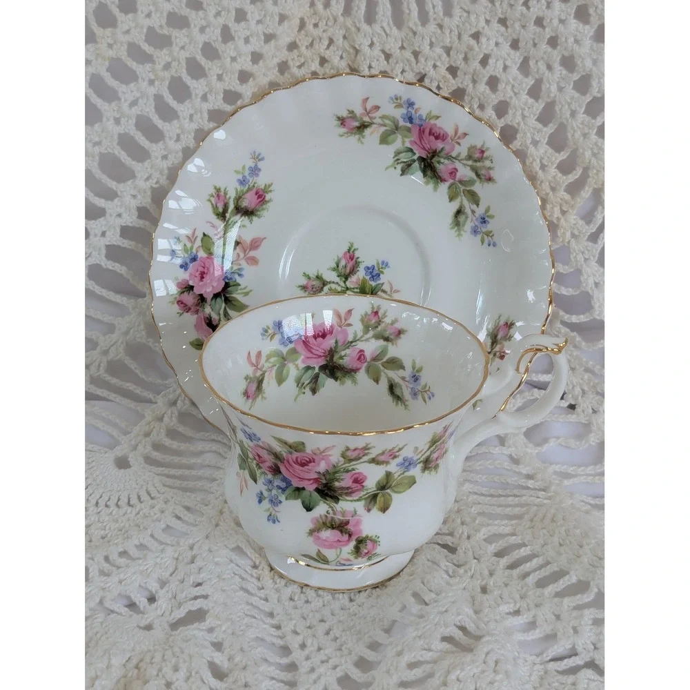 Royal Albert Moss Rose Tea Cup and Saucer Set Bone China England Pink Floral